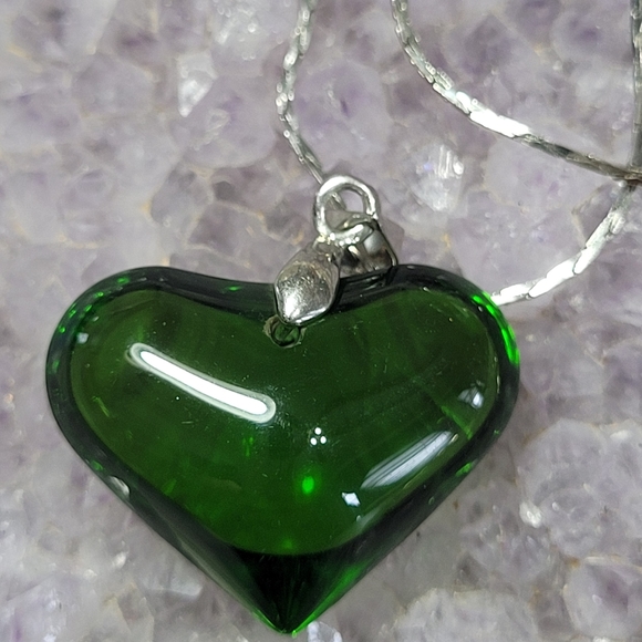 💚 Green Heart Necklace. - Picture 11 of 11
